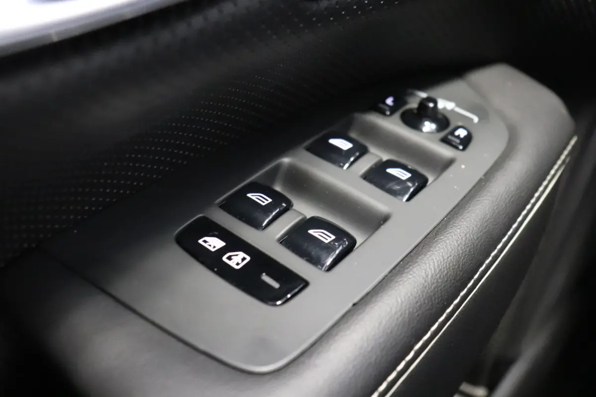 2.0 T8 AWD R-Design 391PK | Pano | H&K Audio | Head Up | Memory | €31.900,- Incl. BTW.