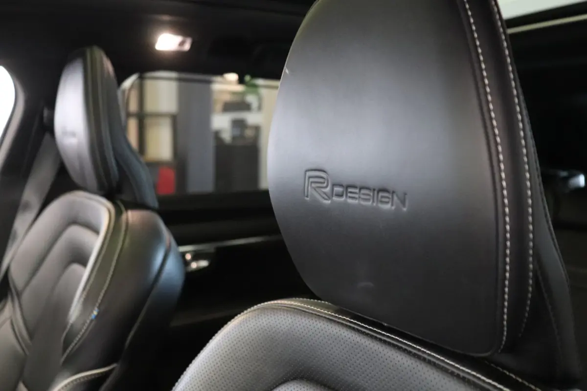 2.0 T8 AWD R-Design 391PK | Pano | H&K Audio | Head Up | Memory | €31.900,- Incl. BTW.