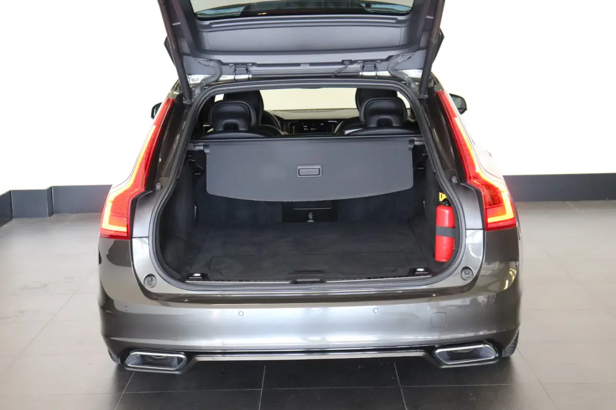 2.0 T8 AWD R-Design 391PK | Pano | H&K Audio | Head Up | Memory | €31.900,- Incl. BTW.