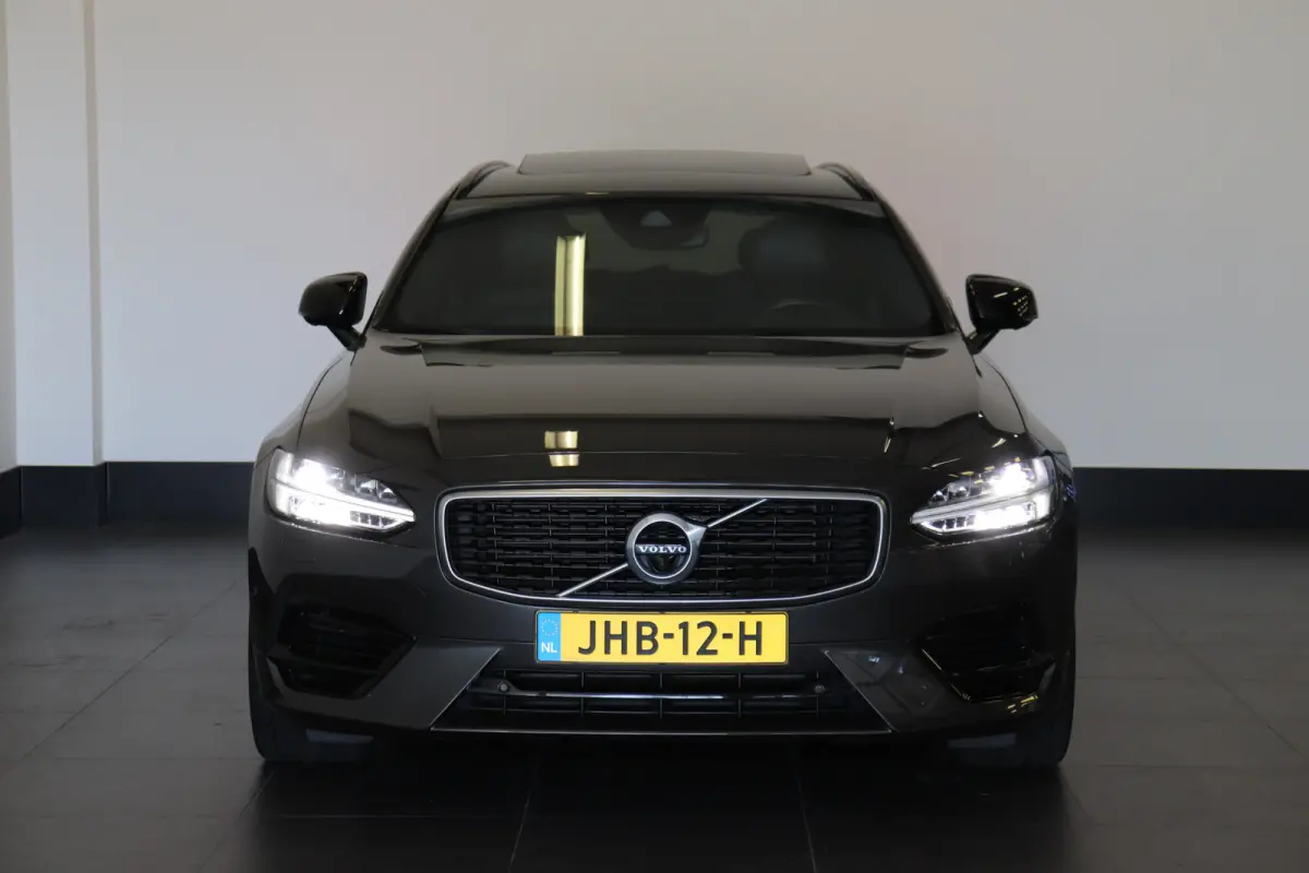 2.0 T8 AWD R-Design 391PK | Pano | H&K Audio | Head Up | Memory | €31.900,- Incl. BTW.