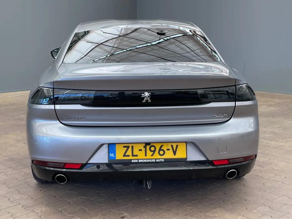1.6 PureTech Blue Lease Allure Adaptieve Cruise | 17" Lichtmetaal | Trekhaak | Leder/Stof | Carplay | LED | Parkeersensoren | Navigatie | Achteruitrijcamera | Airco (automatisch) | Apple Car