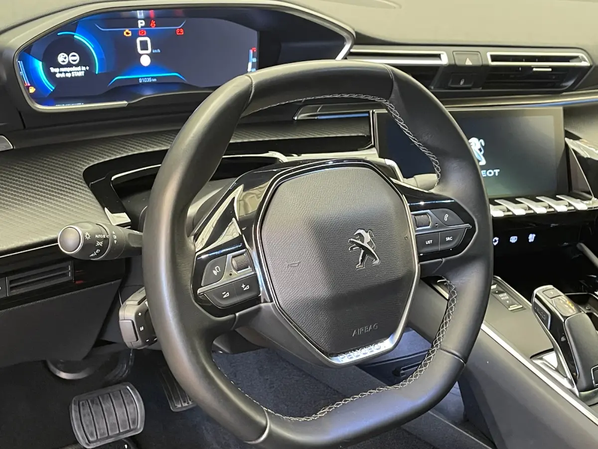 1.6 PureTech Blue Lease Allure Adaptieve Cruise | 17" Lichtmetaal | Trekhaak | Leder/Stof | Carplay | LED | Parkeersensoren | Navigatie | Achteruitrijcamera | Airco (automatisch) | Apple Car