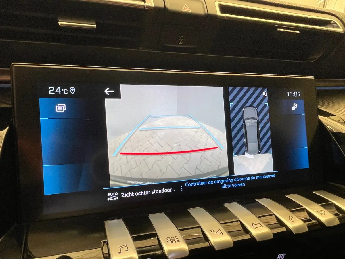 1.6 PureTech Blue Lease Allure Adaptieve Cruise | 17" Lichtmetaal | Trekhaak | Leder/Stof | Carplay | LED | Parkeersensoren | Navigatie | Achteruitrijcamera | Airco (automatisch) | Apple Car