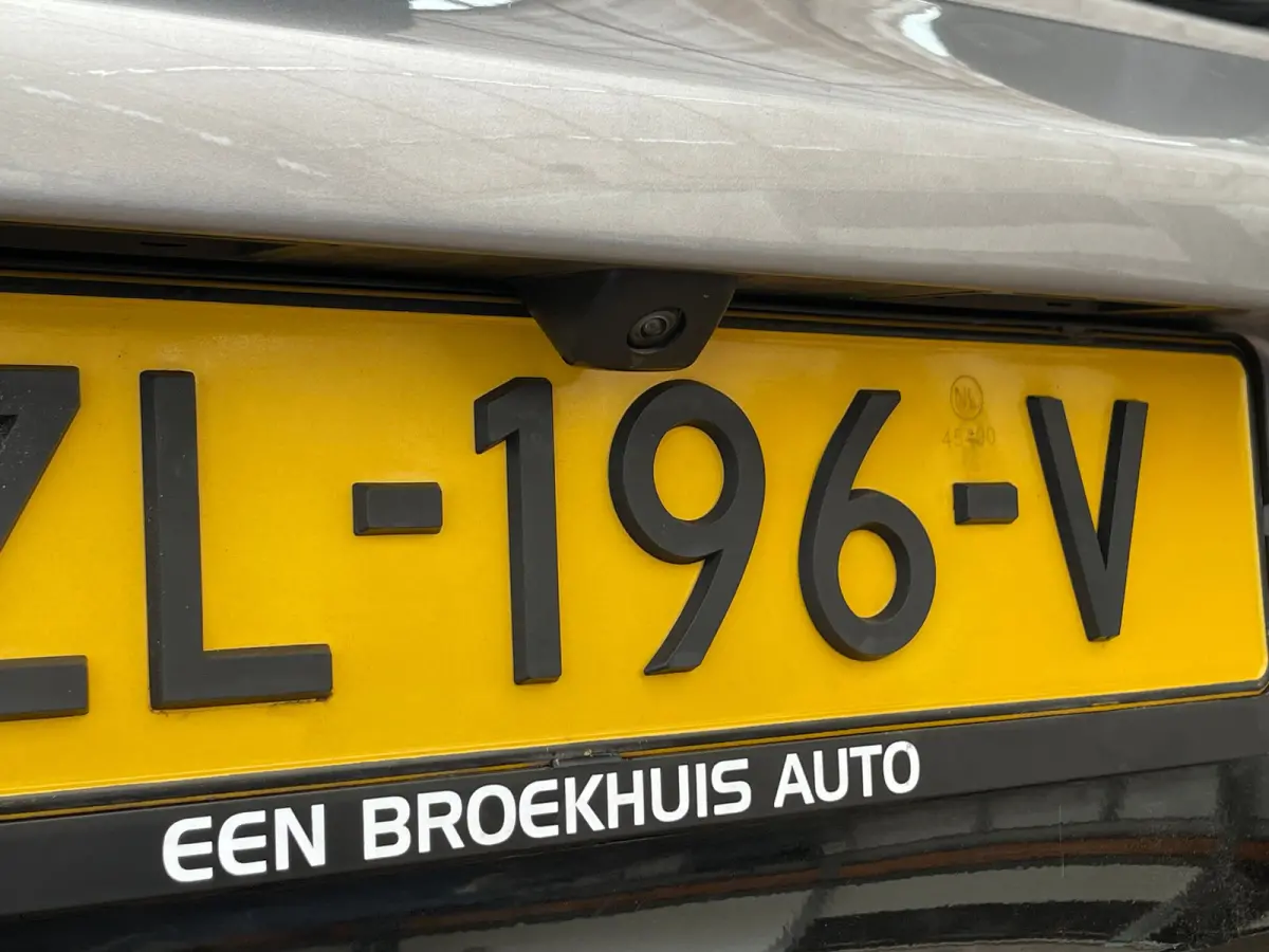 1.6 PureTech Blue Lease Allure Adaptieve Cruise | 17" Lichtmetaal | Trekhaak | Leder/Stof | Carplay | LED | Parkeersensoren | Navigatie | Achteruitrijcamera | Airco (automatisch) | Apple Car