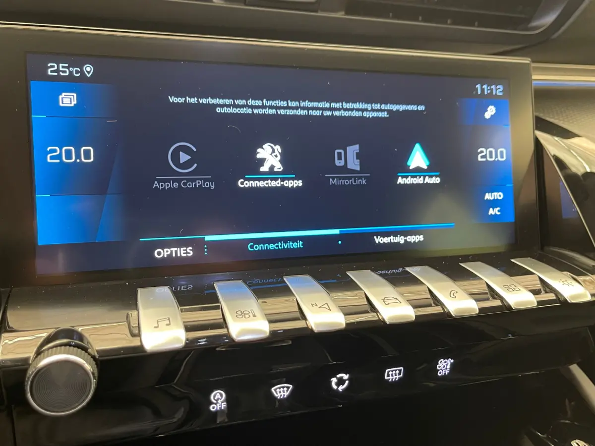 1.6 PureTech Blue Lease Allure Adaptieve Cruise | 17" Lichtmetaal | Trekhaak | Leder/Stof | Carplay | LED | Parkeersensoren | Navigatie | Achteruitrijcamera | Airco (automatisch) | Apple Car