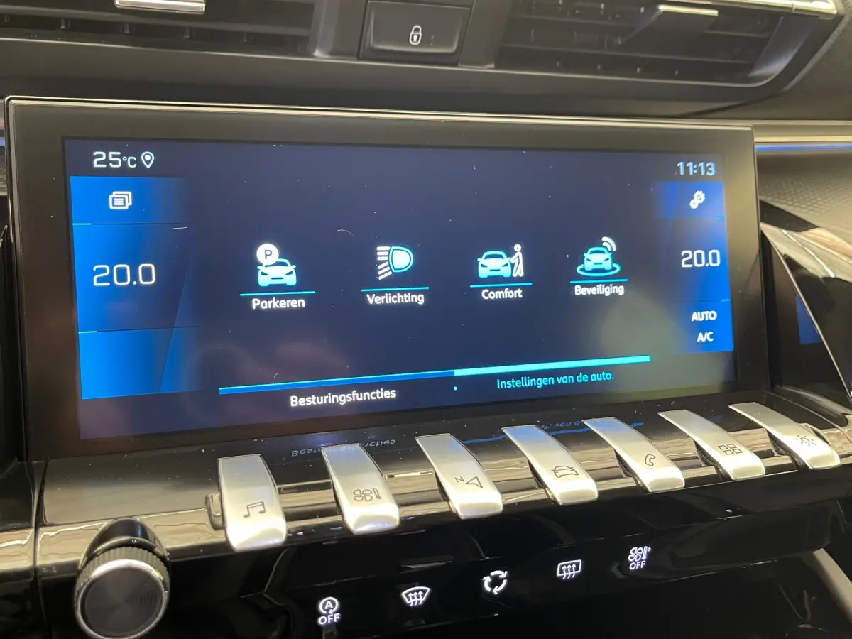 1.6 PureTech Blue Lease Allure Adaptieve Cruise | 17" Lichtmetaal | Trekhaak | Leder/Stof | Carplay | LED | Parkeersensoren | Navigatie | Achteruitrijcamera | Airco (automatisch) | Apple Car