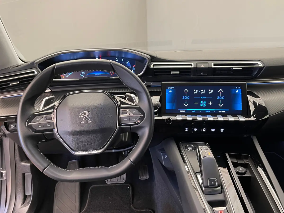 1.6 PureTech Blue Lease Allure Adaptieve Cruise | 17" Lichtmetaal | Trekhaak | Leder/Stof | Carplay | LED | Parkeersensoren | Navigatie | Achteruitrijcamera | Airco (automatisch) | Apple Car