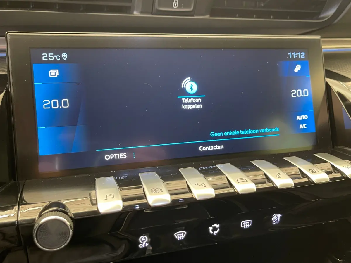 1.6 PureTech Blue Lease Allure Adaptieve Cruise | 17" Lichtmetaal | Trekhaak | Leder/Stof | Carplay | LED | Parkeersensoren | Navigatie | Achteruitrijcamera | Airco (automatisch) | Apple Car