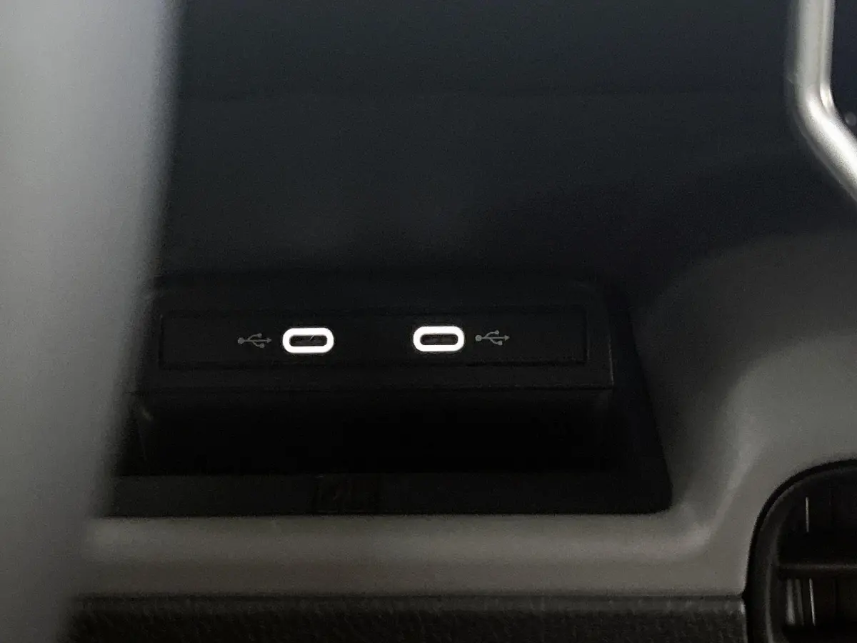Bulli Limited Edition 286PK | Climatric Airco | Trekhaak | Stoelverwarming | Draadloos Apple Carplay/ Android Auto | DAB+ | Achteruitrijcamera inclusief 360 graden | Diefstalalarm | Navigati