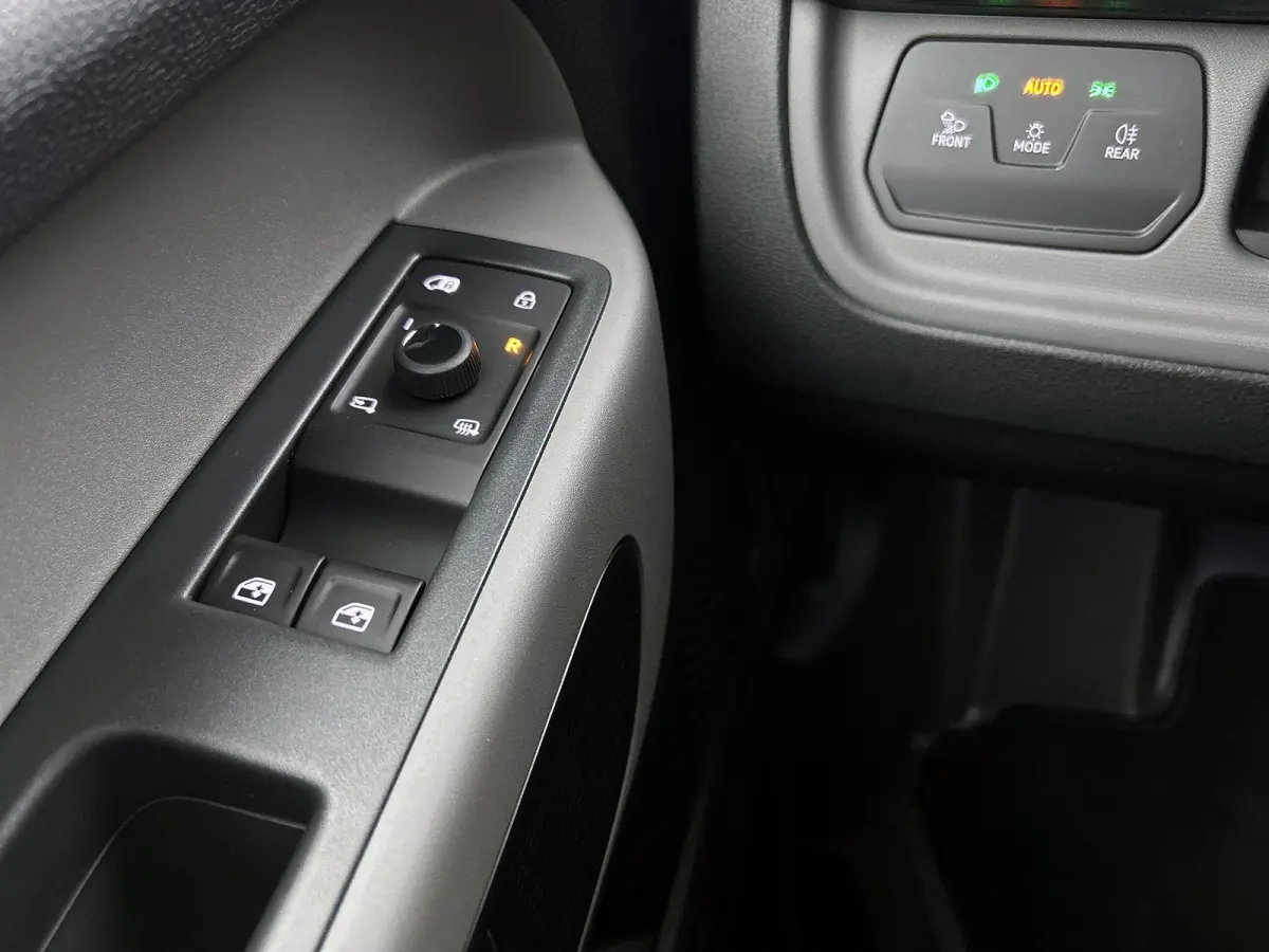 Bulli Limited Edition 286PK | Climatric Airco | Trekhaak | Stoelverwarming | Draadloos Apple Carplay/ Android Auto | DAB+ | Achteruitrijcamera inclusief 360 graden | Diefstalalarm | Navigati