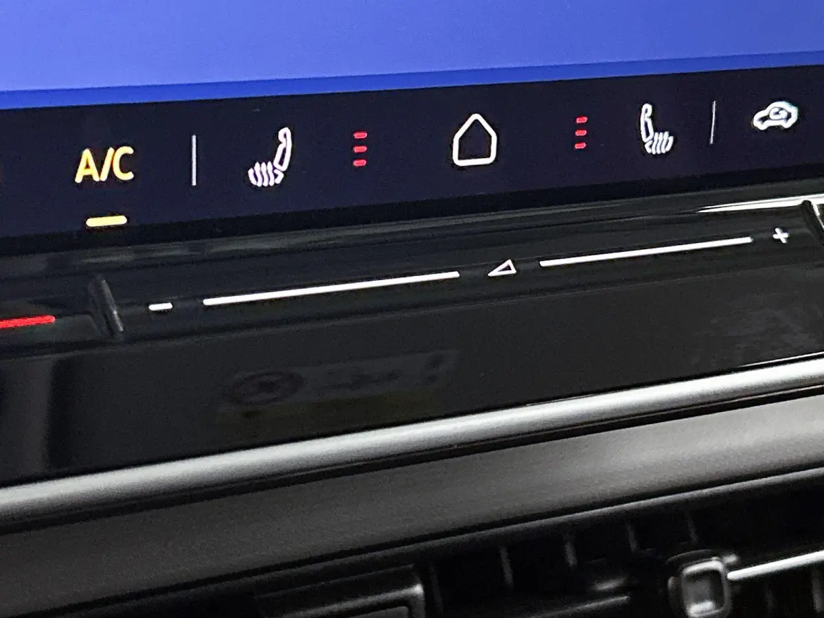 Bulli Limited Edition 286PK | Climatric Airco | Trekhaak | Stoelverwarming | Draadloos Apple Carplay/ Android Auto | DAB+ | Achteruitrijcamera inclusief 360 graden | Diefstalalarm | Navigati
