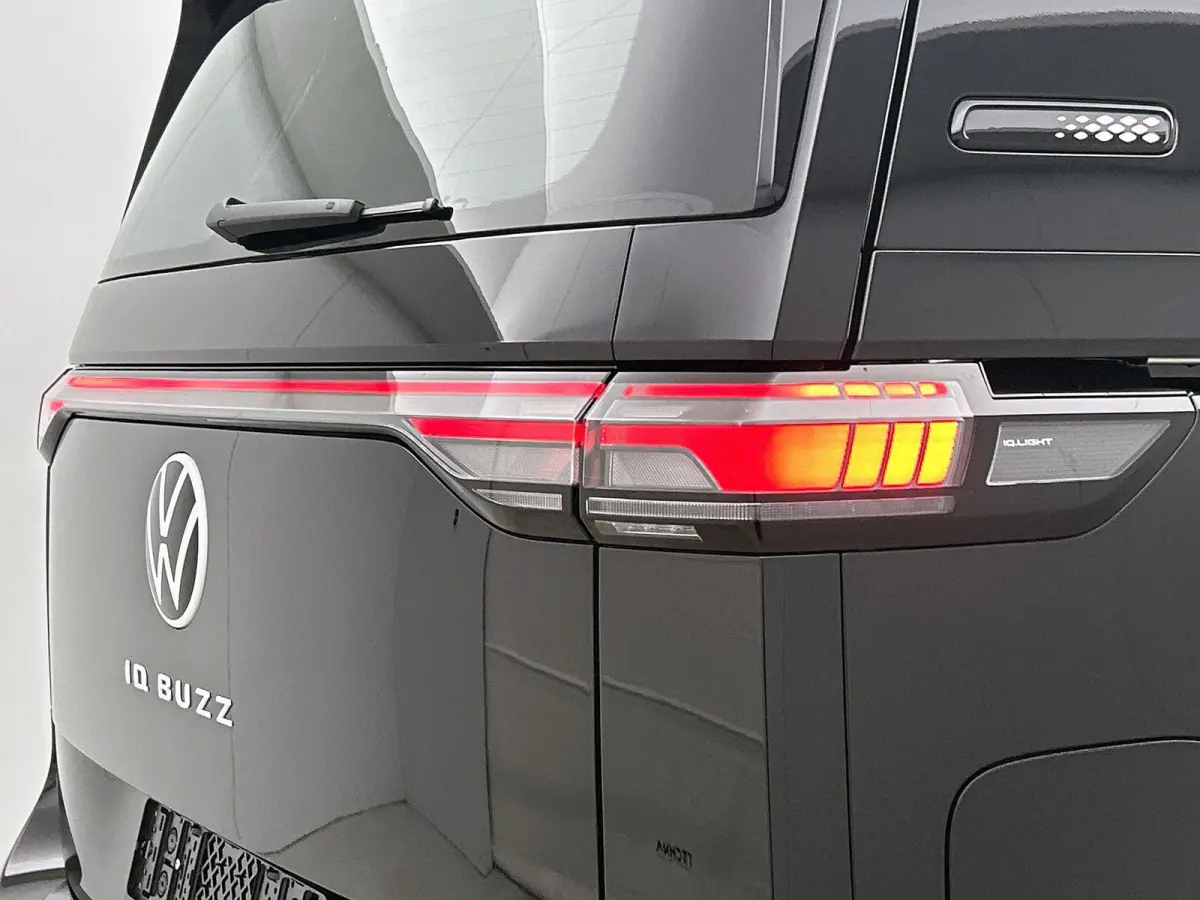 Bulli Limited Edition 286PK | Climatric Airco | Trekhaak | Stoelverwarming | Draadloos Apple Carplay/ Android Auto | DAB+ | Achteruitrijcamera inclusief 360 graden | Diefstalalarm | Navigati