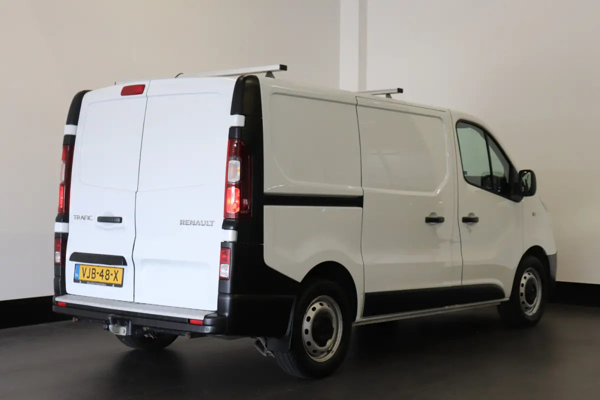 2.0 dCi 120PK EURO 6 - Airco - Cruise - PDC - €11.900,- Excl.
