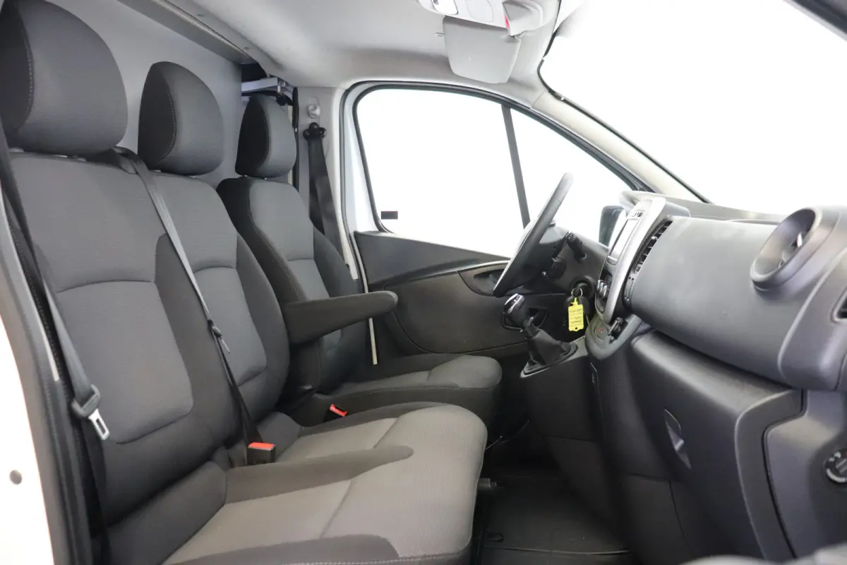 2.0 dCi 120PK EURO 6 - Airco - Cruise - PDC - €11.900,- Excl.