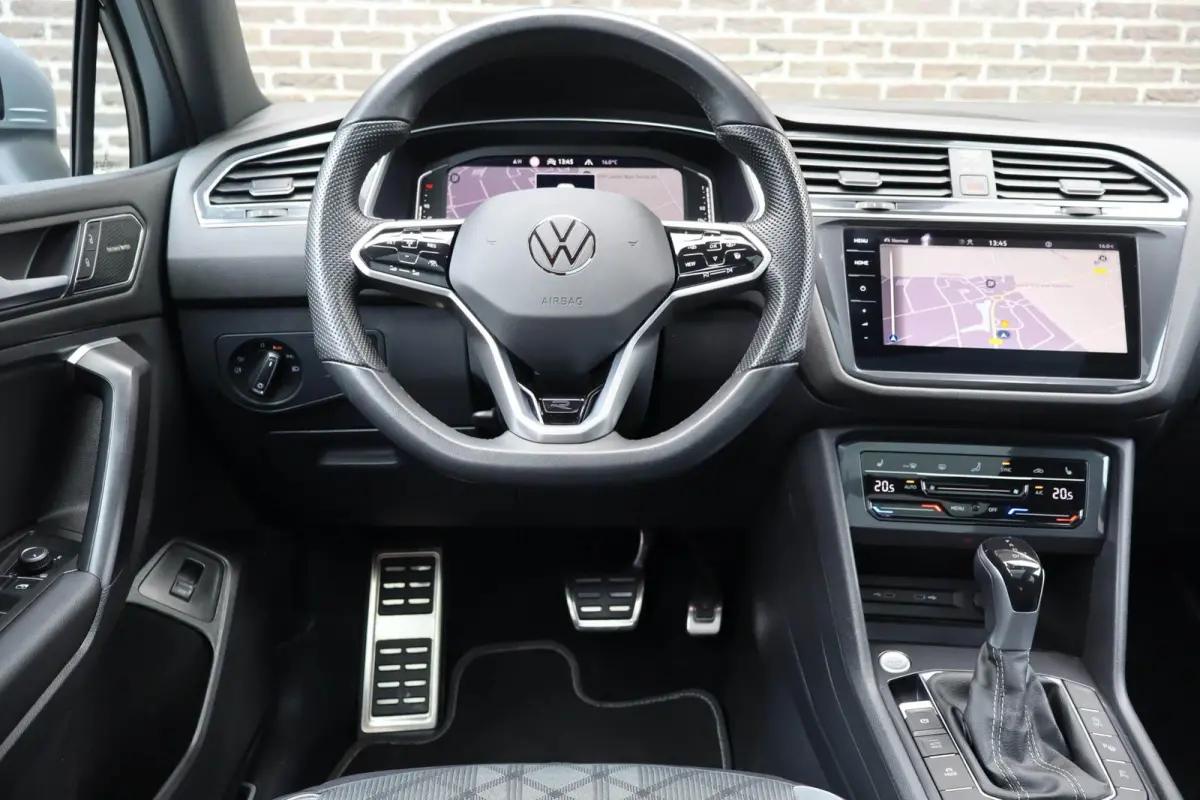 1.5 TSI 150pk DSG R-Line Business | 360 Camera | Panoramadak | Trekhaak Wegklapbaar