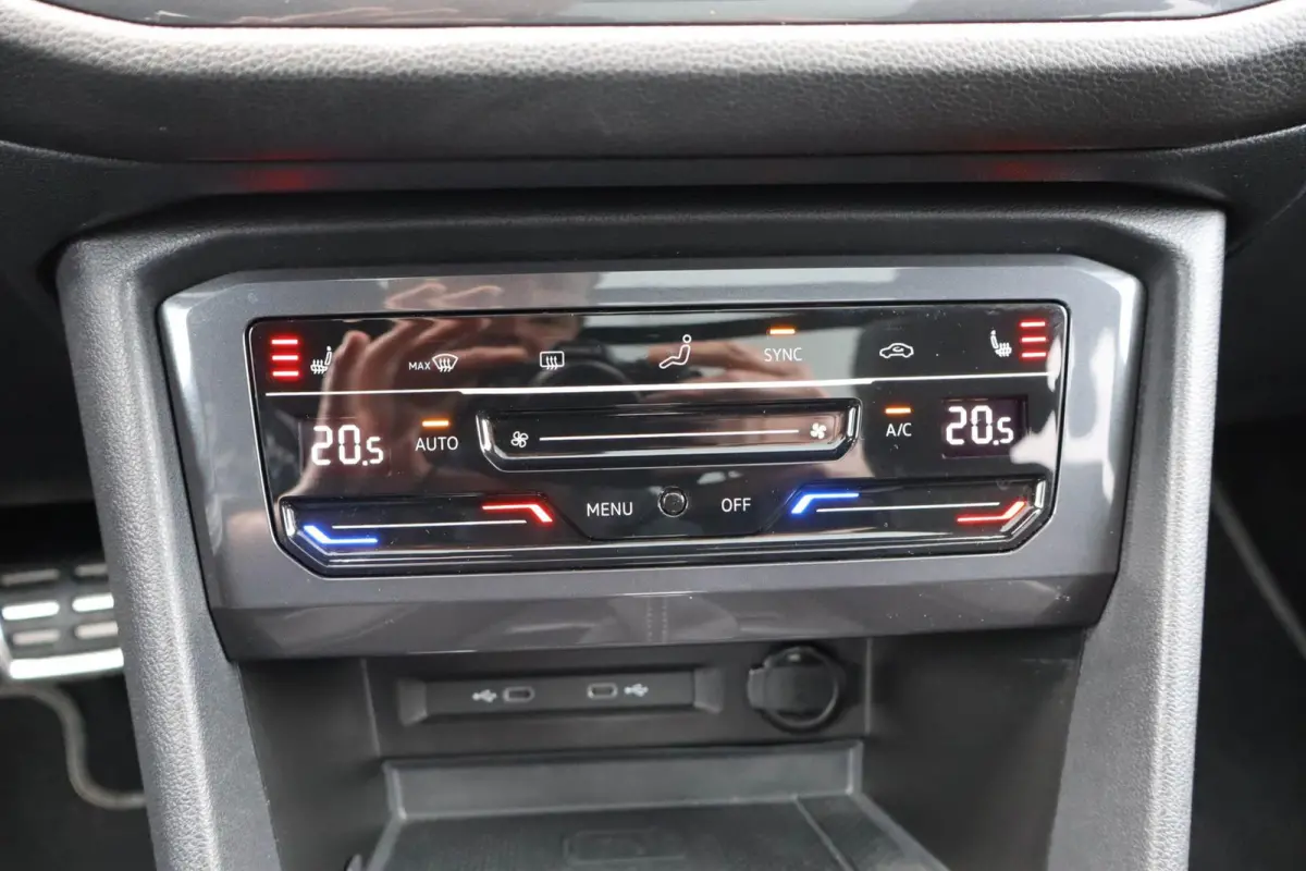 1.5 TSI 150pk DSG R-Line Business | 360 Camera | Panoramadak | Trekhaak Wegklapbaar