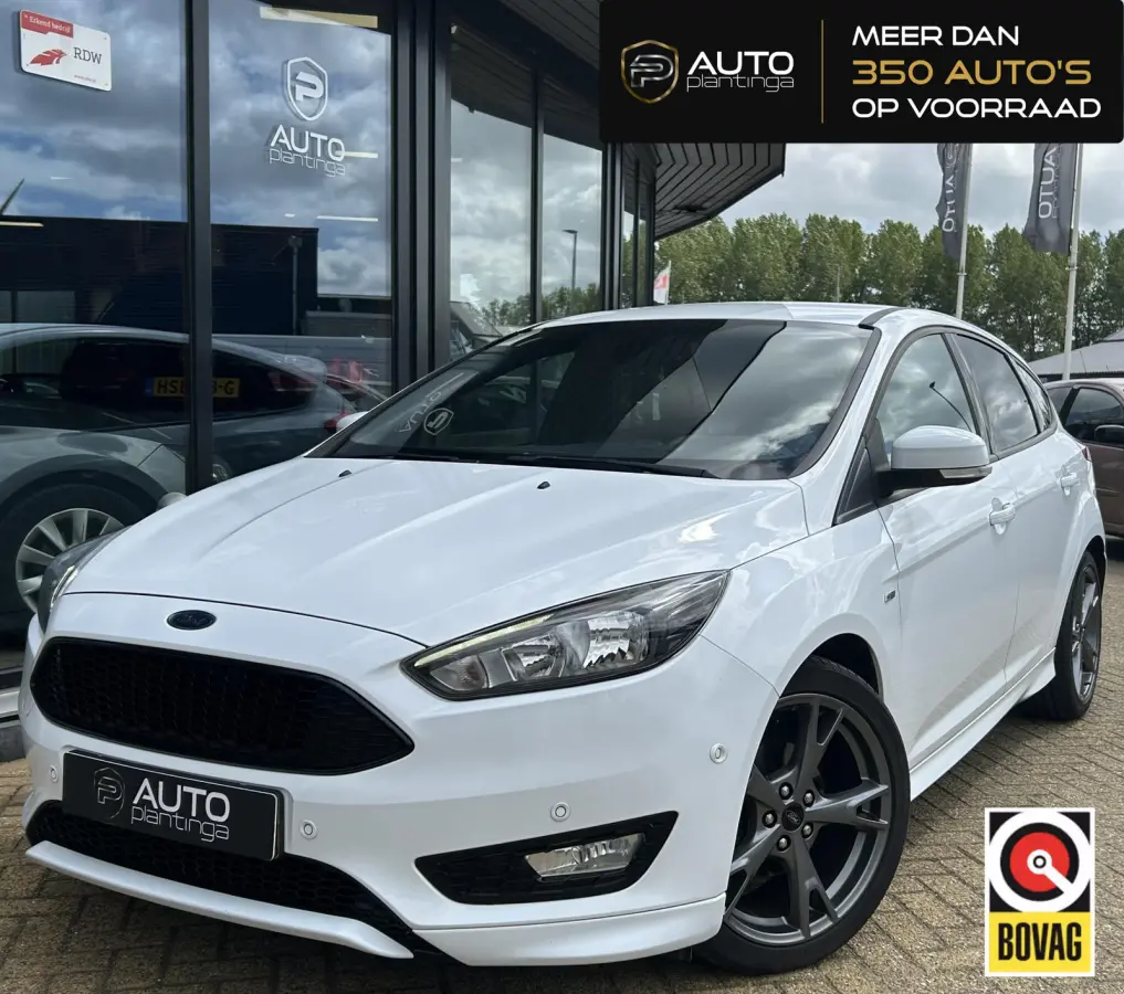 1.0 ST-Line 125PK | NL AUTO | Achteruitrijcamera | Navigatie | Grote Spoiler | 18 Inch | Parkeersensoren Voor en Achter | Cruise Control | Climate Control | Voorruitverwarming | Armsteun | 2