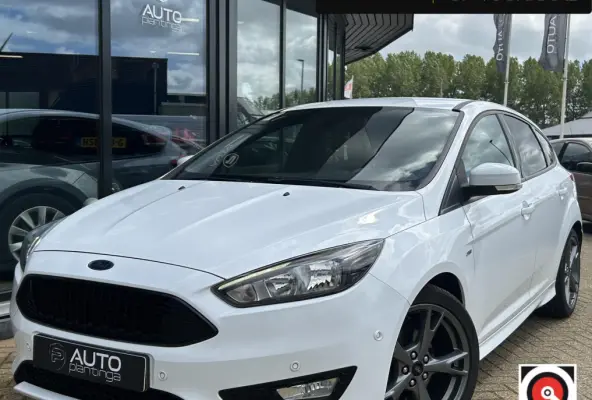 1.0 ST-Line 125PK | NL AUTO | Achteruitrijcamera | Navigatie | Grote Spoiler | 18 Inch | Parkeersensoren Voor en Achter | Cruise Control | Climate Control | Voorruitverwarming | Armsteun | 2