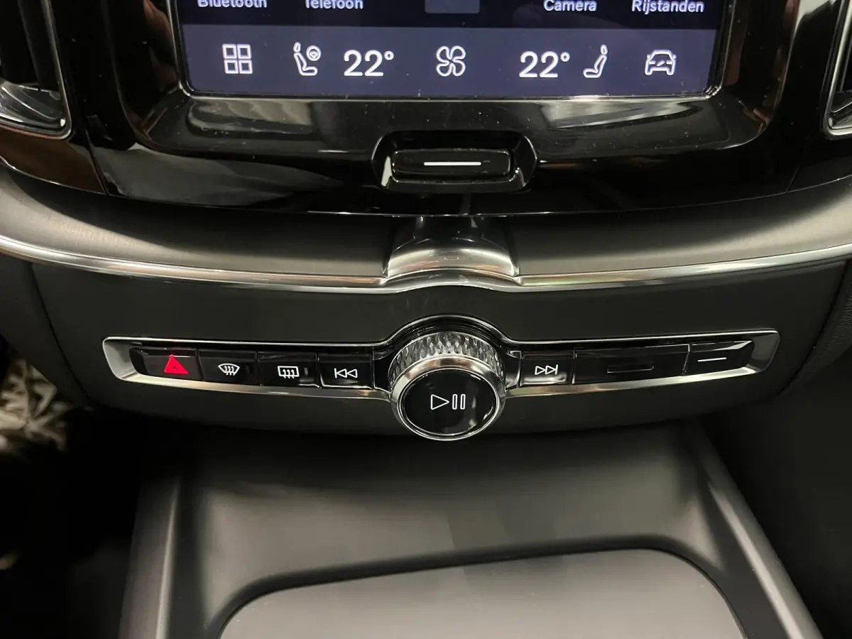 2.0 T6 Plug-in hybrid AWD Core Bright DEMO! Panoramadak Airco ECC PDC VA+Camera Full LED Elektrische achterklep Cruise Control Winter Pack