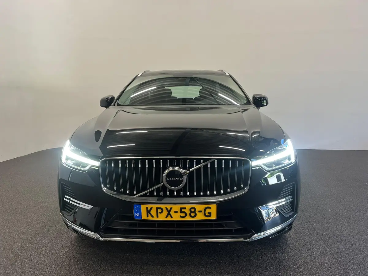 2.0 T6 Plug-in hybrid AWD Core Bright DEMO! Panoramadak Airco ECC PDC VA+Camera Full LED Elektrische achterklep Cruise Control Winter Pack