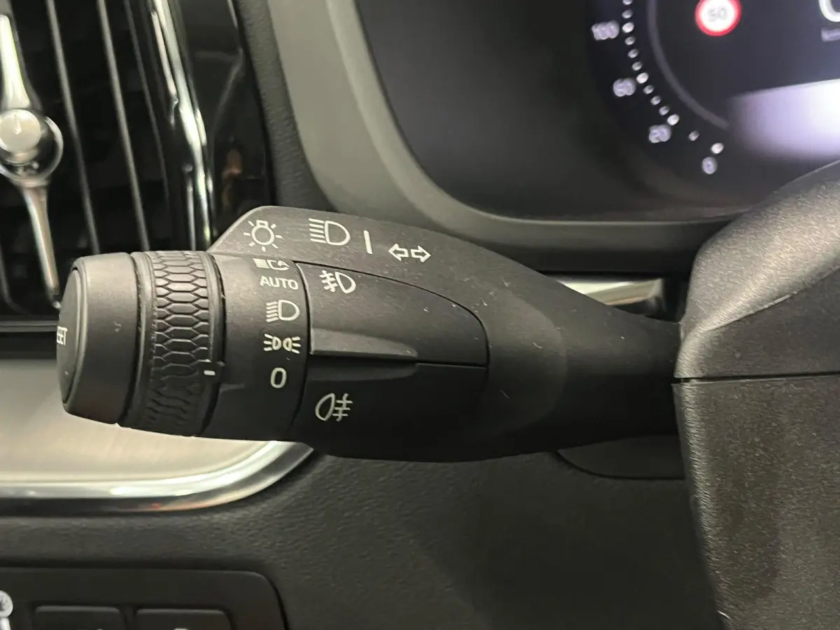 2.0 T6 Plug-in hybrid AWD Core Bright DEMO! Panoramadak Airco ECC PDC VA+Camera Full LED Elektrische achterklep Cruise Control Winter Pack