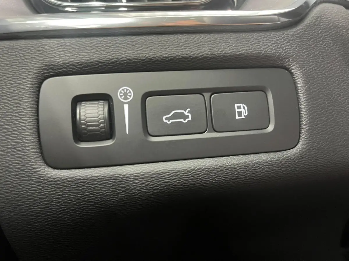 2.0 T6 Plug-in hybrid AWD Core Bright DEMO! Panoramadak Airco ECC PDC VA+Camera Full LED Elektrische achterklep Cruise Control Winter Pack