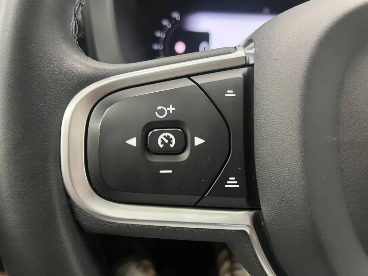 2.0 T6 Plug-in hybrid AWD Core Bright DEMO! Panoramadak Airco ECC PDC VA+Camera Full LED Elektrische achterklep Cruise Control Winter Pack