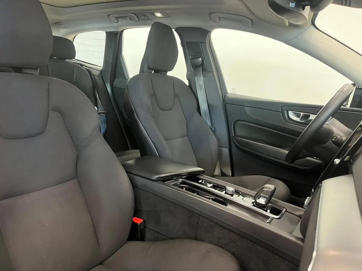 2.0 T6 Plug-in hybrid AWD Core Bright DEMO! Panoramadak Airco ECC PDC VA+Camera Full LED Elektrische achterklep Cruise Control Winter Pack