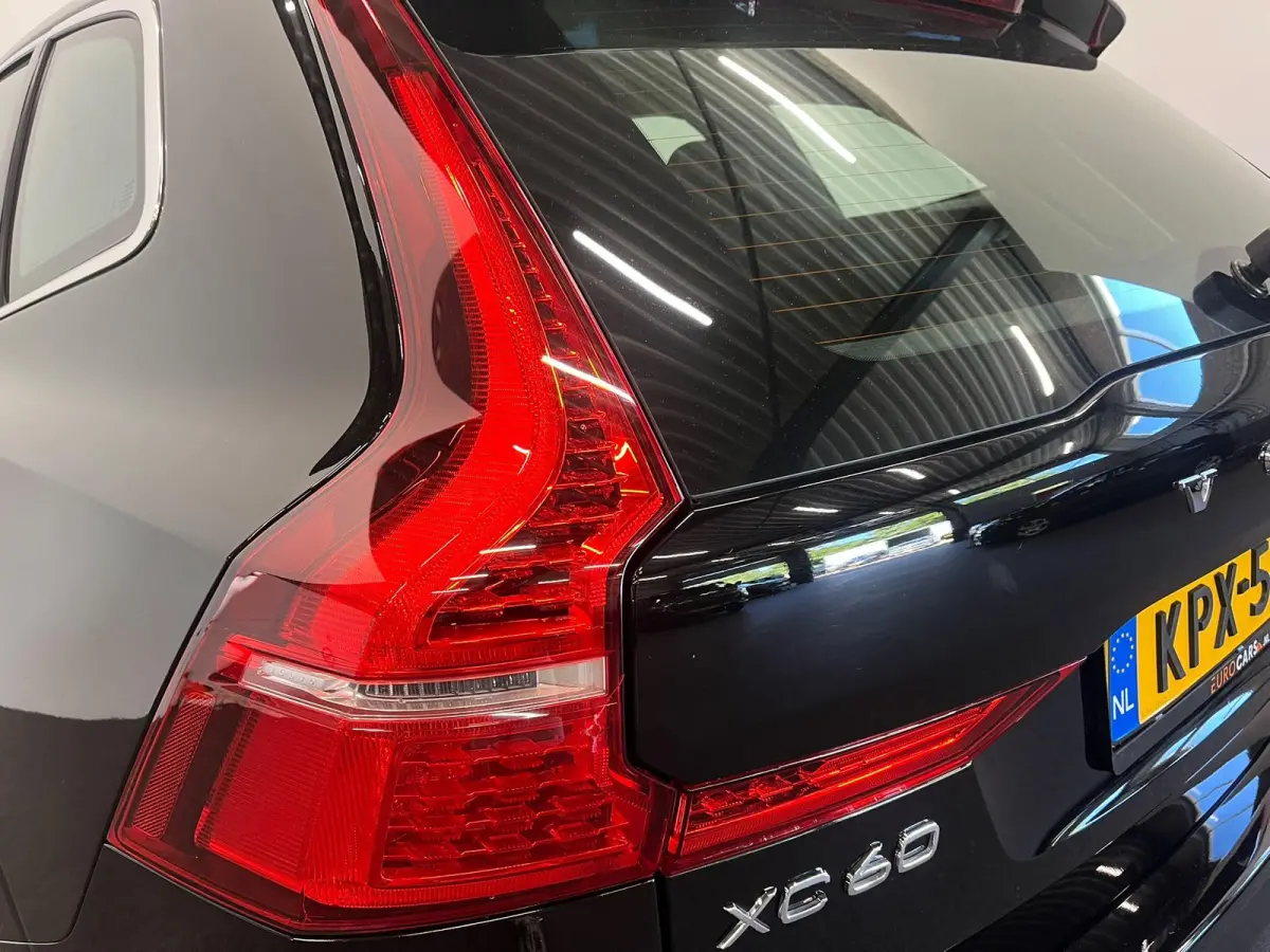 2.0 T6 Plug-in hybrid AWD Core Bright DEMO! Panoramadak Airco ECC PDC VA+Camera Full LED Elektrische achterklep Cruise Control Winter Pack