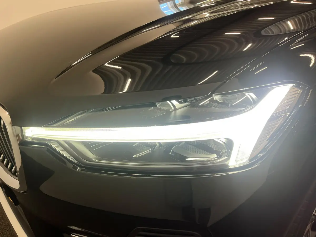 2.0 T6 Plug-in hybrid AWD Core Bright DEMO! Panoramadak Airco ECC PDC VA+Camera Full LED Elektrische achterklep Cruise Control Winter Pack