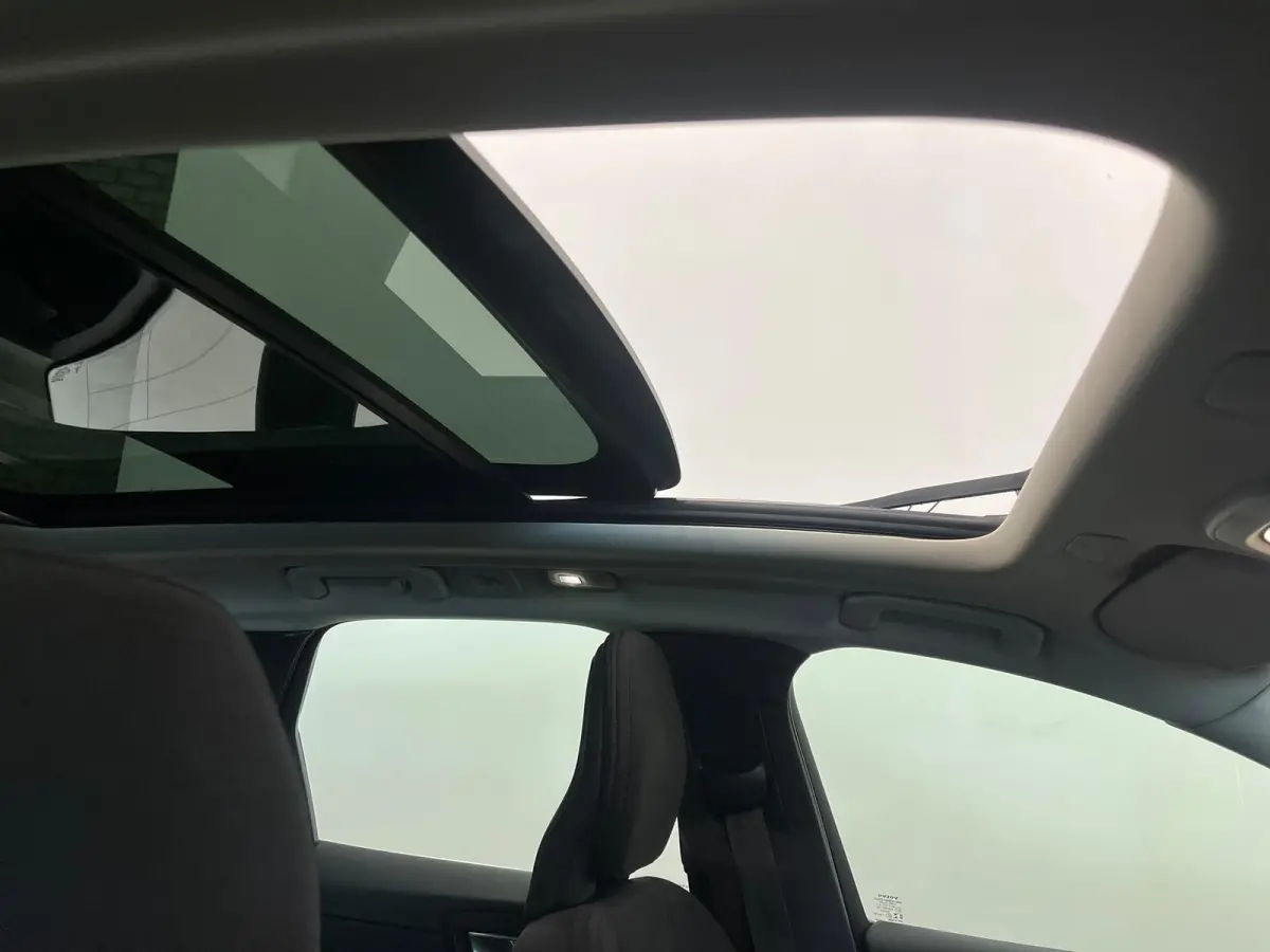 2.0 T6 Plug-in hybrid AWD Core Bright DEMO! Panoramadak Airco ECC PDC VA+Camera Full LED Elektrische achterklep Cruise Control Winter Pack