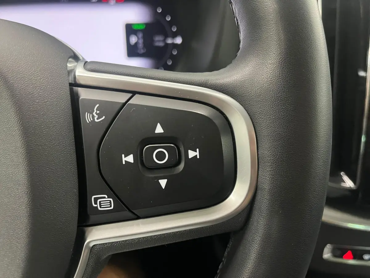 2.0 T6 Plug-in hybrid AWD Core Bright DEMO! Panoramadak Airco ECC PDC VA+Camera Full LED Elektrische achterklep Cruise Control Winter Pack