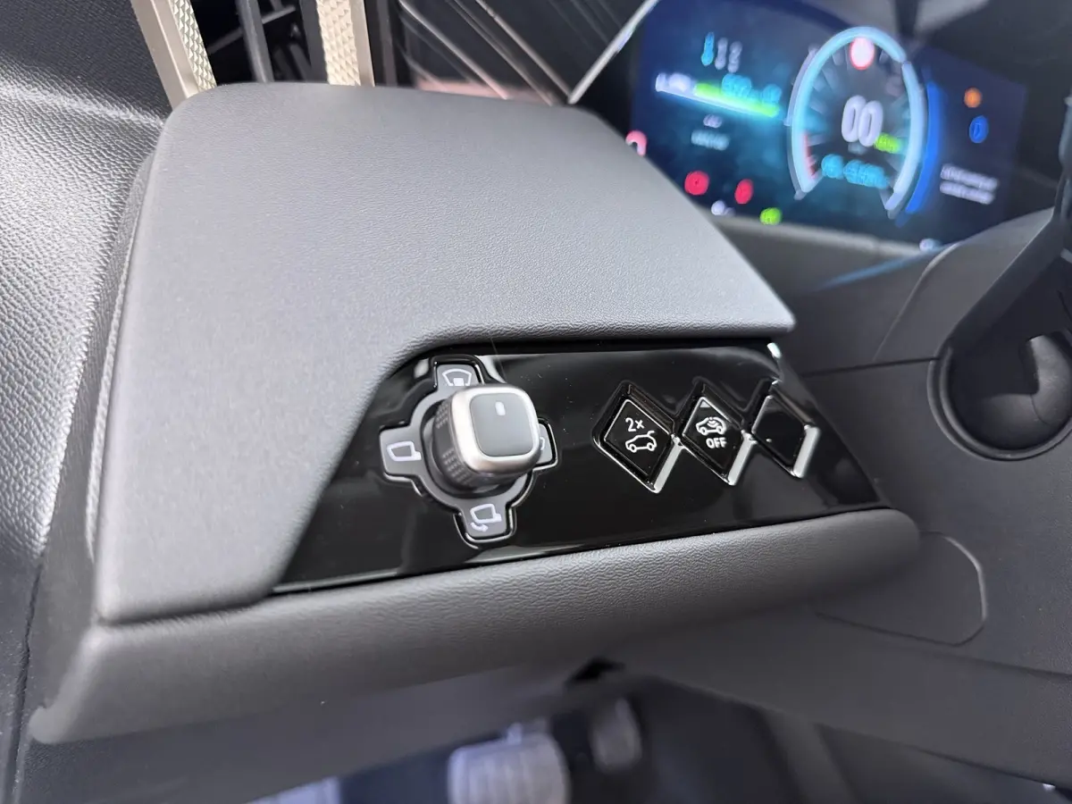 Pallas Black Edition | Proximity Keyless Entry