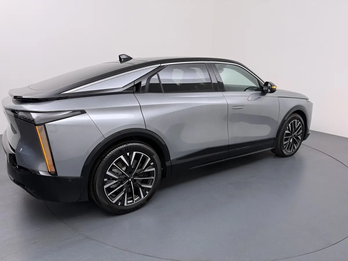 Pallas Black Edition | Proximity Keyless Entry