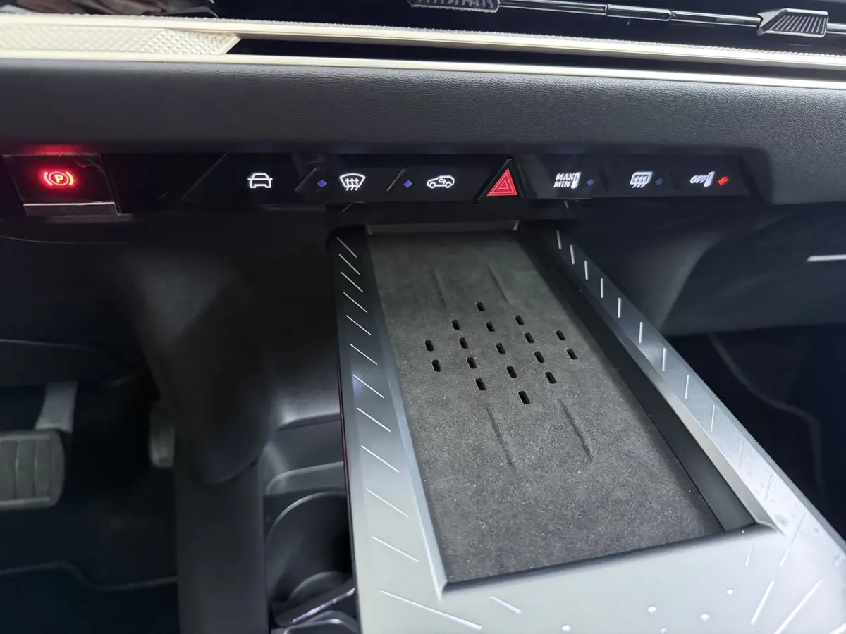 Pallas Black Edition | Proximity Keyless Entry