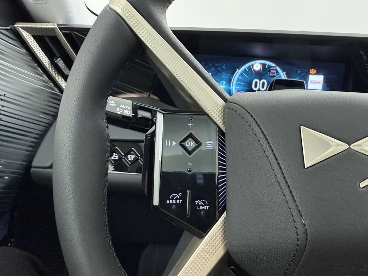 Pallas Black Edition | Proximity Keyless Entry