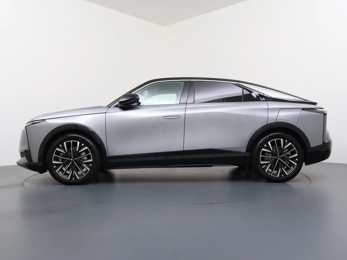 Pallas Black Edition | Proximity Keyless Entry
