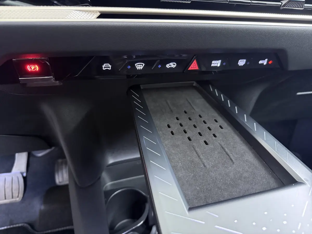 Pallas Black Edition | Proximity Keyless Entry