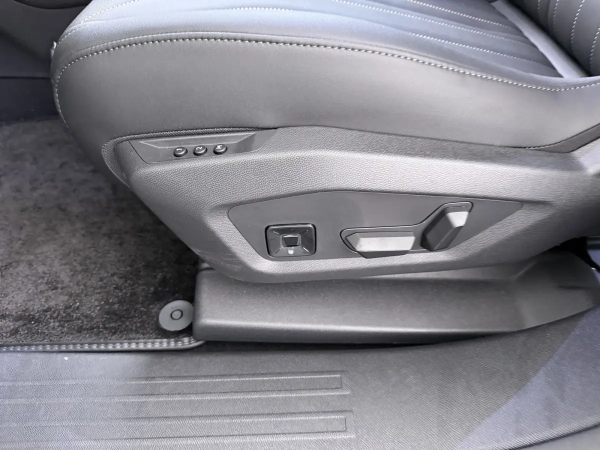 Pallas Black Edition | Proximity Keyless Entry