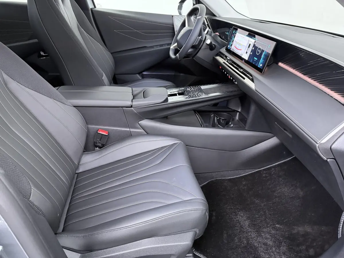 Pallas Black Edition | Proximity Keyless Entry