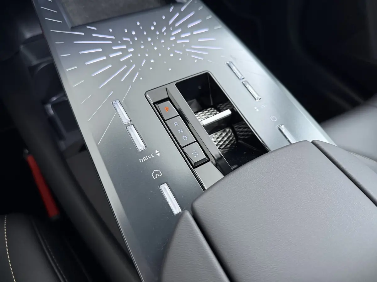 Pallas Black Edition | Proximity Keyless Entry