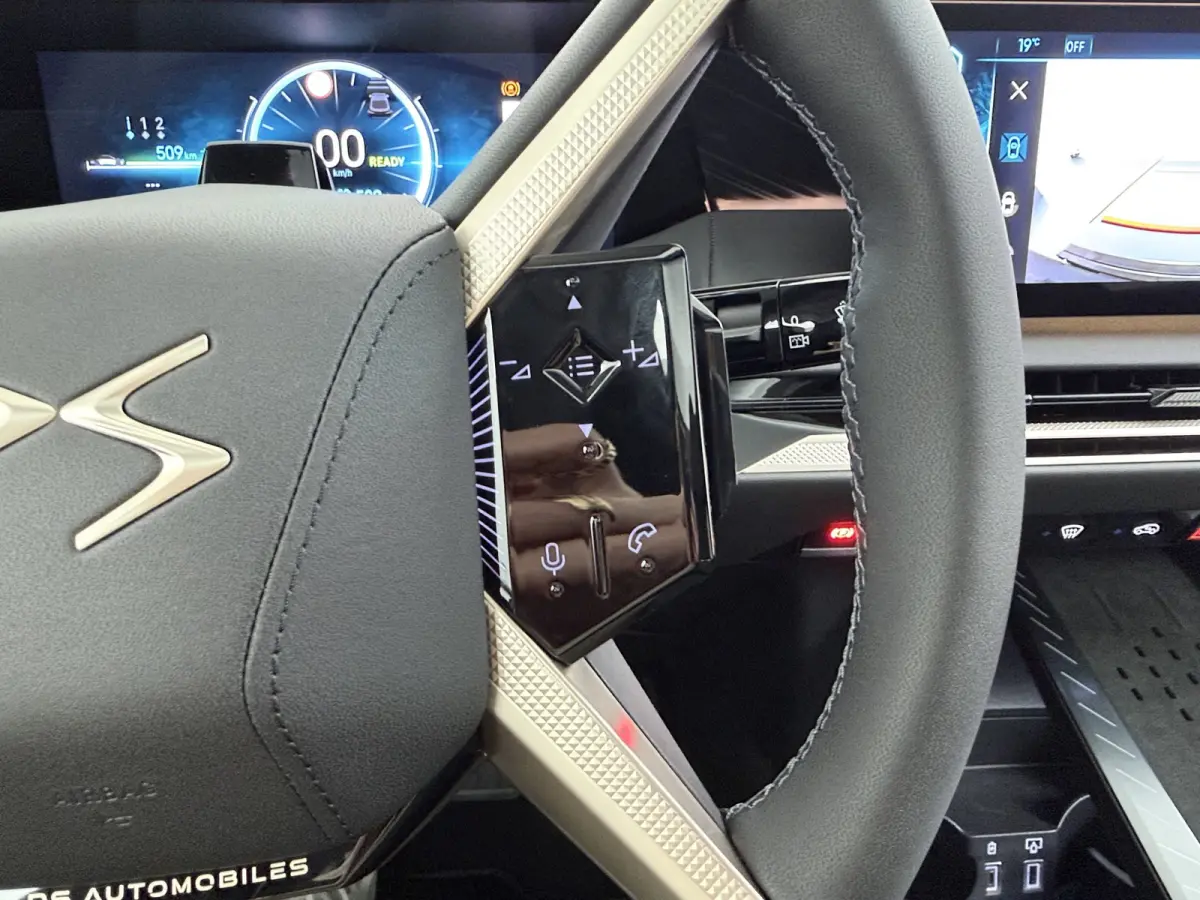 Pallas Black Edition | Proximity Keyless Entry