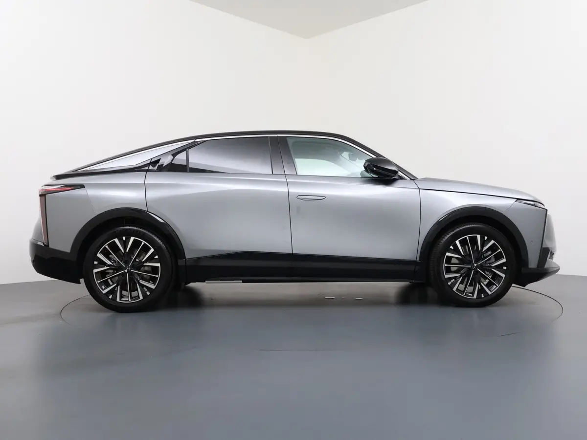 Pallas Black Edition | Proximity Keyless Entry