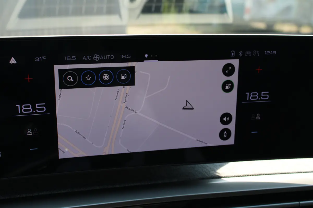 GT | Adaptieve cruise control met Stop&Go functie | Elektrische parkeerrem | Extra getinte achterste zijruiten en achterruit