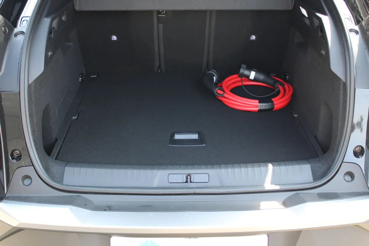 GT | Adaptieve cruise control met Stop&Go functie | Elektrische parkeerrem | Extra getinte achterste zijruiten en achterruit
