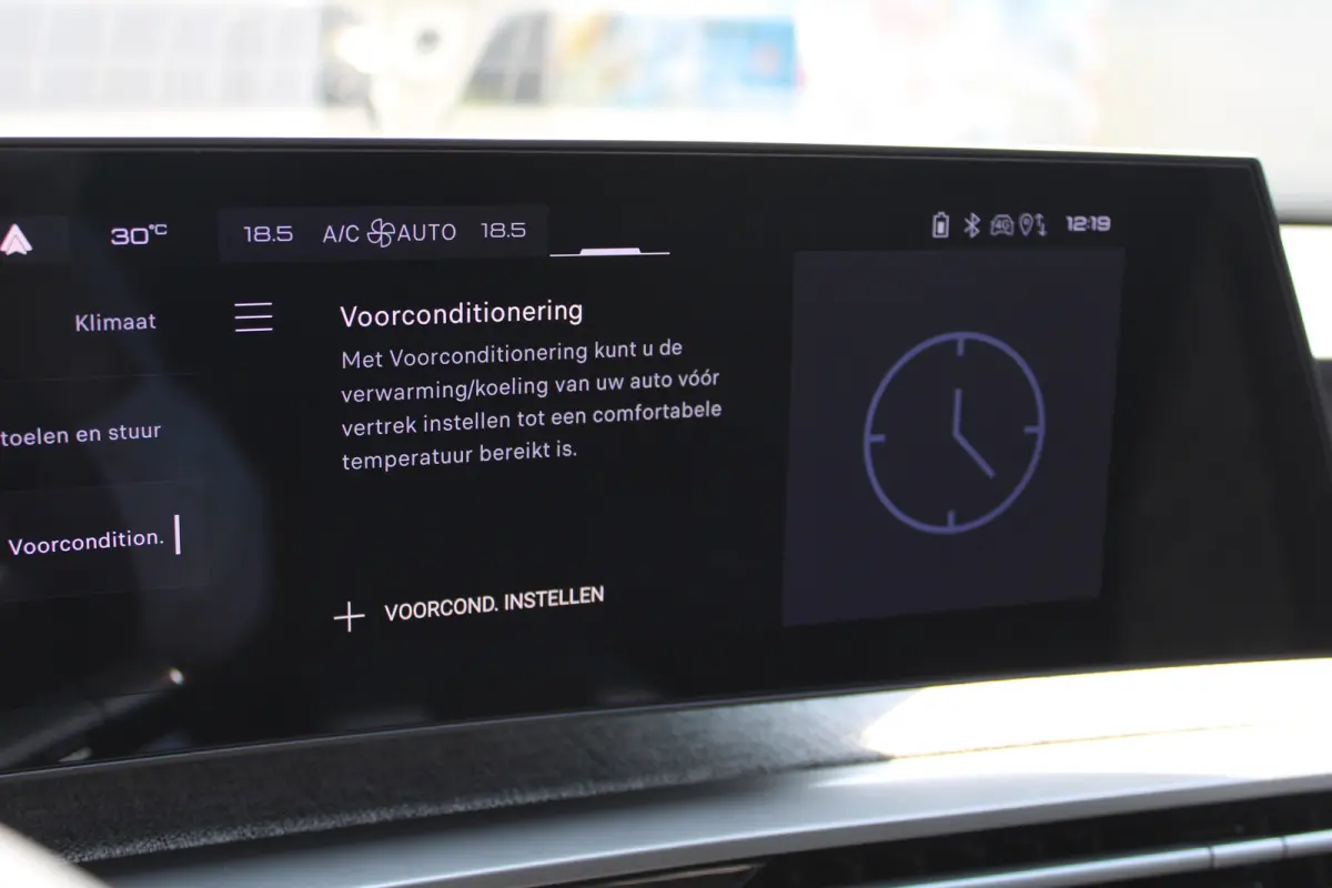 GT | Adaptieve cruise control met Stop&Go functie | Elektrische parkeerrem | Extra getinte achterste zijruiten en achterruit