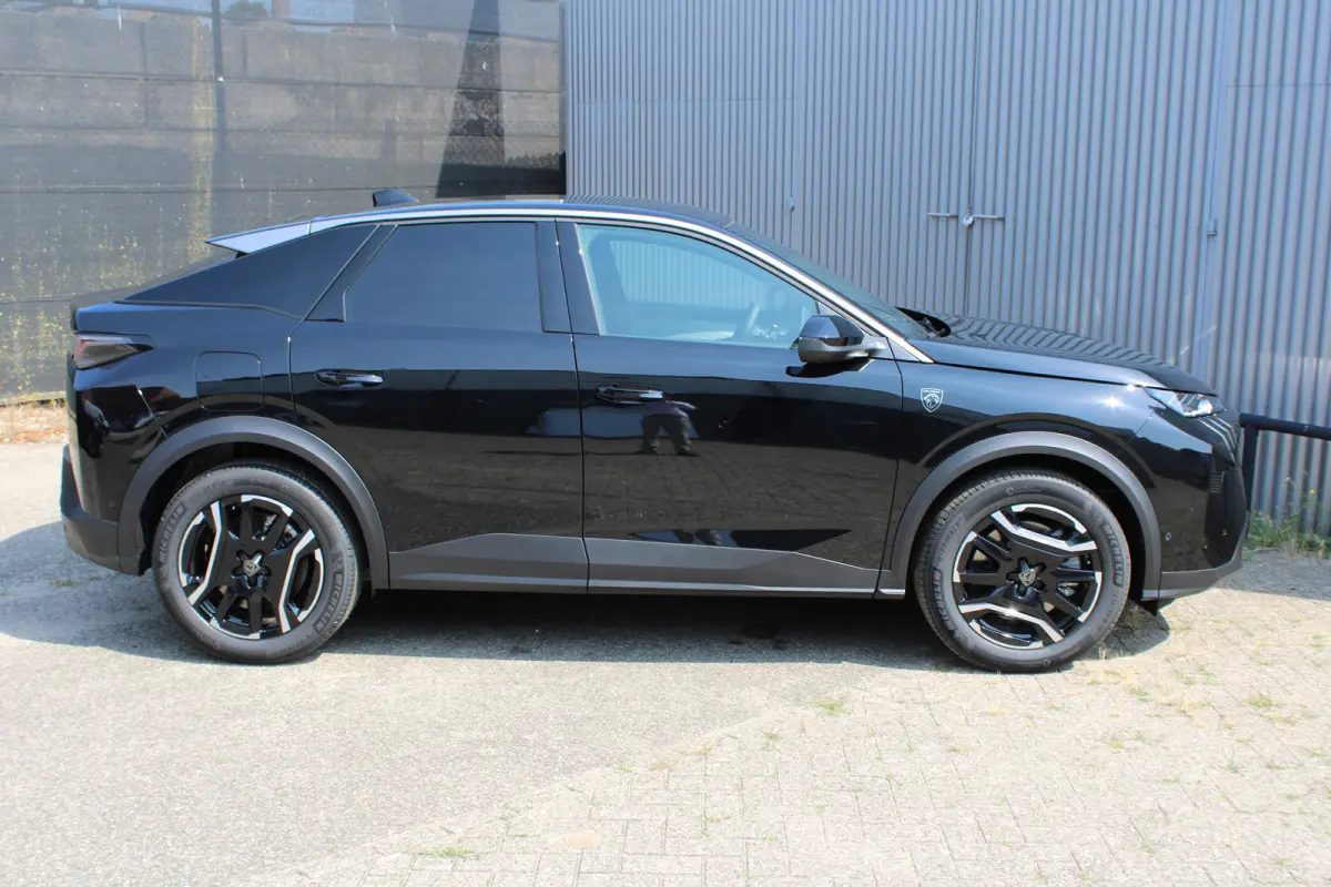 GT | Adaptieve cruise control met Stop&Go functie | Elektrische parkeerrem | Extra getinte achterste zijruiten en achterruit