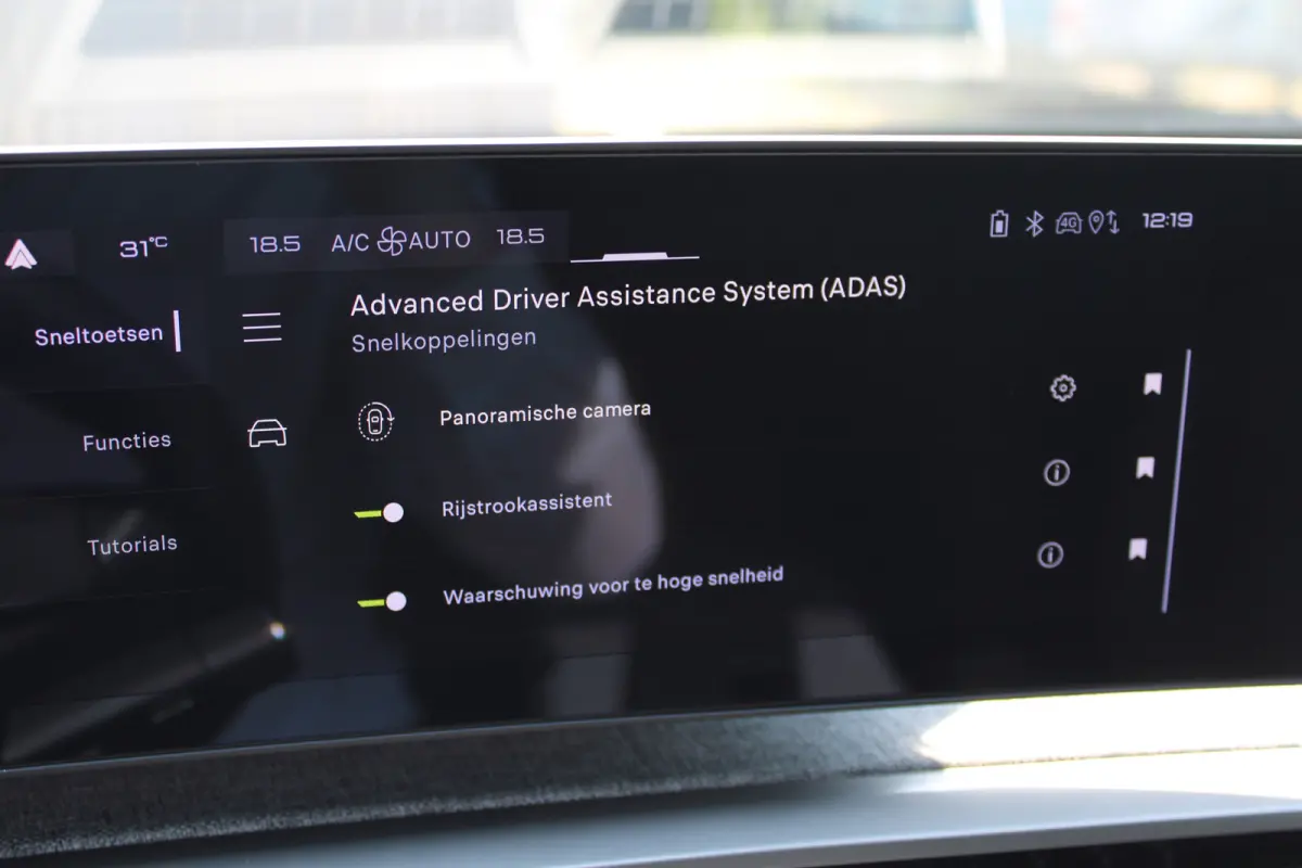 GT | Adaptieve cruise control met Stop&Go functie | Elektrische parkeerrem | Extra getinte achterste zijruiten en achterruit