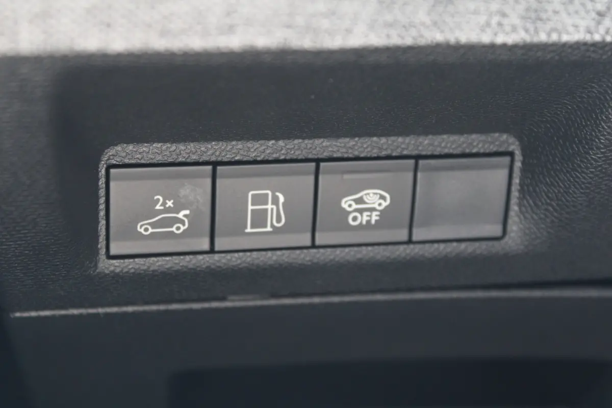 GT | Adaptieve cruise control met Stop&Go functie | Elektrische parkeerrem | Extra getinte achterste zijruiten en achterruit
