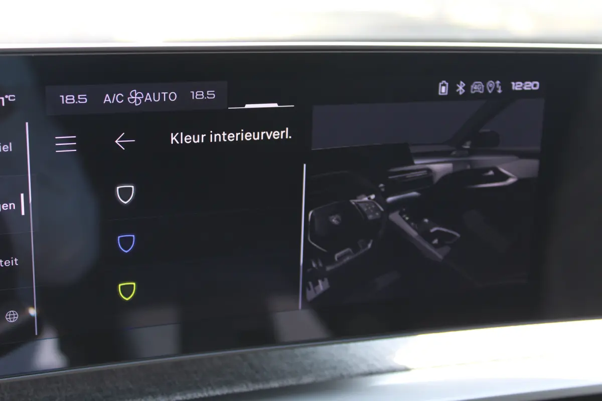 GT | Adaptieve cruise control met Stop&Go functie | Elektrische parkeerrem | Extra getinte achterste zijruiten en achterruit